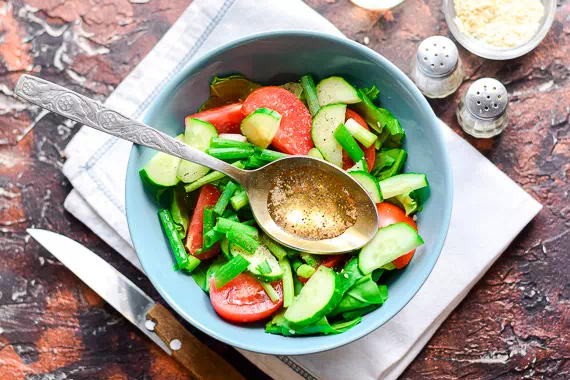 витаминный салат из овощей рецепт фото 6